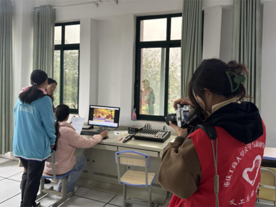 光影筑夢，愛心同行——文新青服赴迎龍中學(xué)開展公益攝影攝像志愿服務(wù)活動(dòng)紀(jì)實(shí)